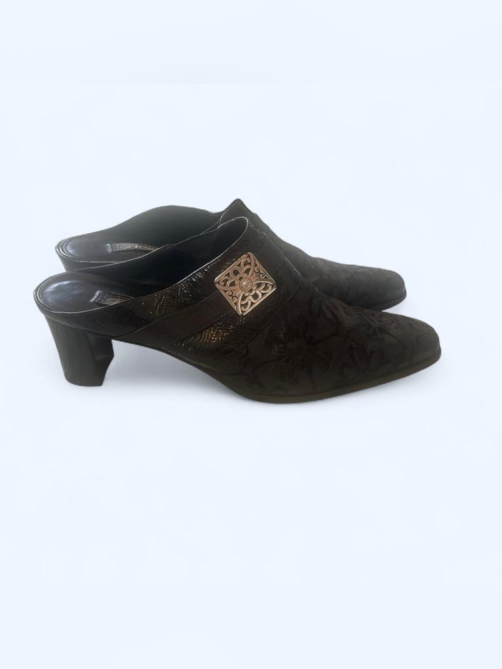 Black flower embossed leather mules size 8.5 by Brighton